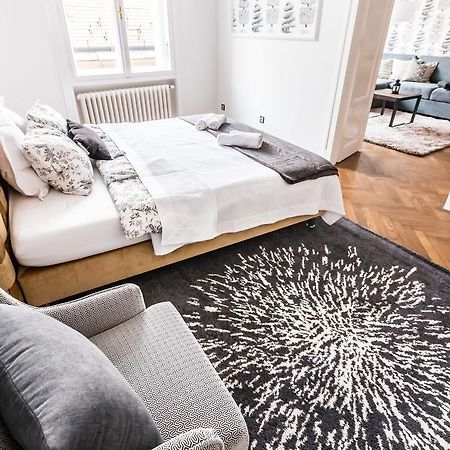 Cityhold Premier Apartment Budapest Luaran gambar